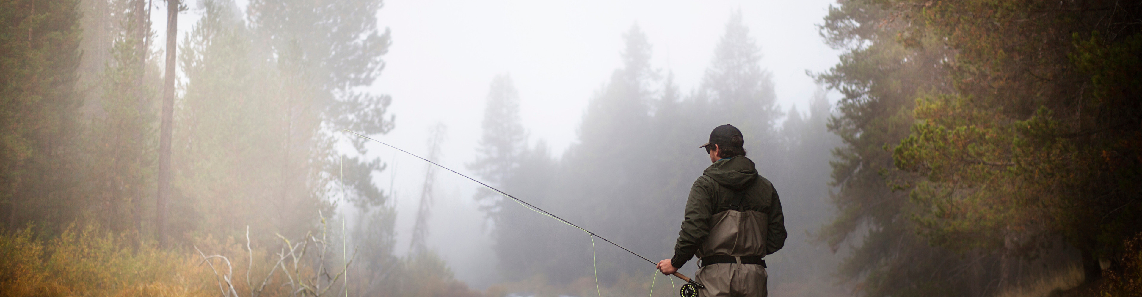 Fischer im Flussbett