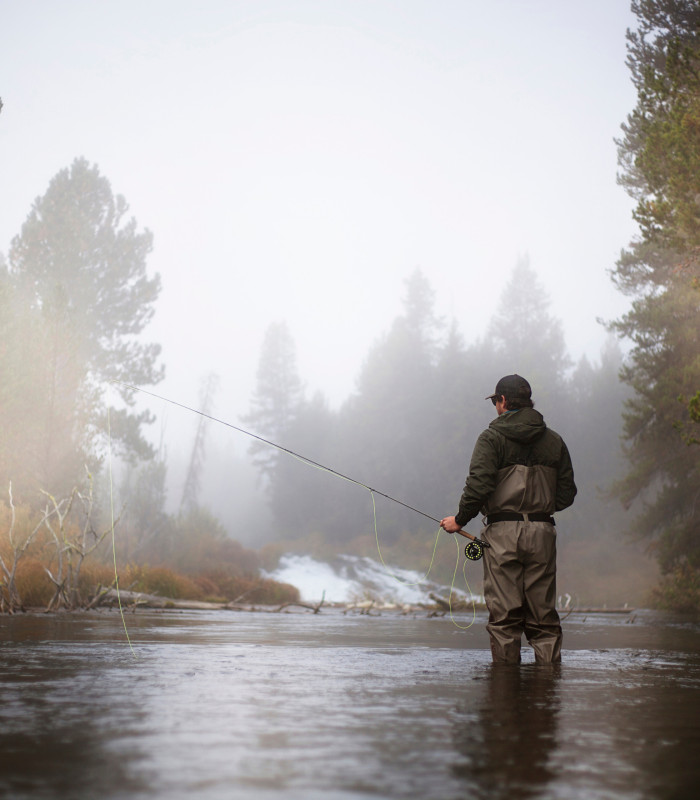 Fischer im Flussbett